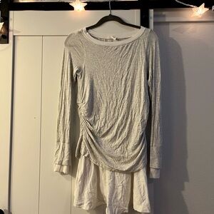 Daily Practice Gray and White Long Sleeve Ruched Tunic (M)